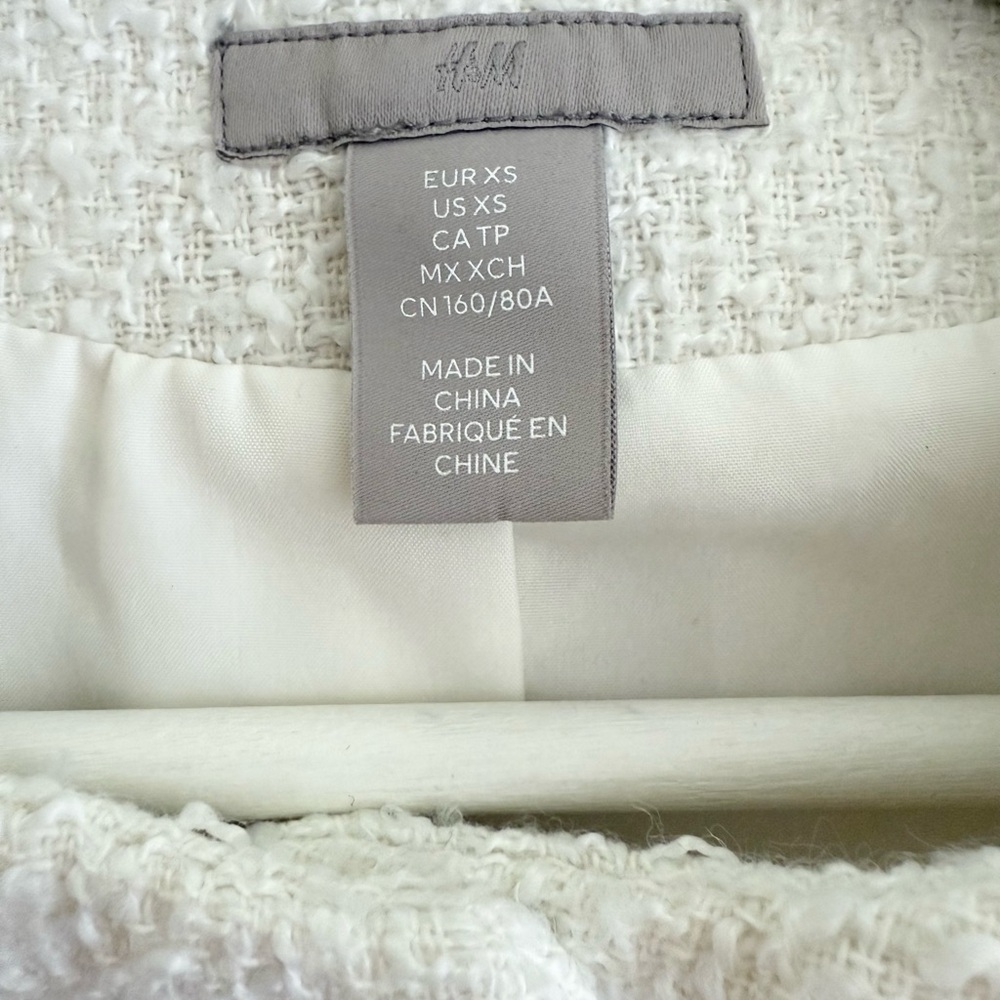 BNWOT Elegant H&M Cream and White Tweed Jacket with Gold Buttons Textured-Weave - Picture 9 of 11